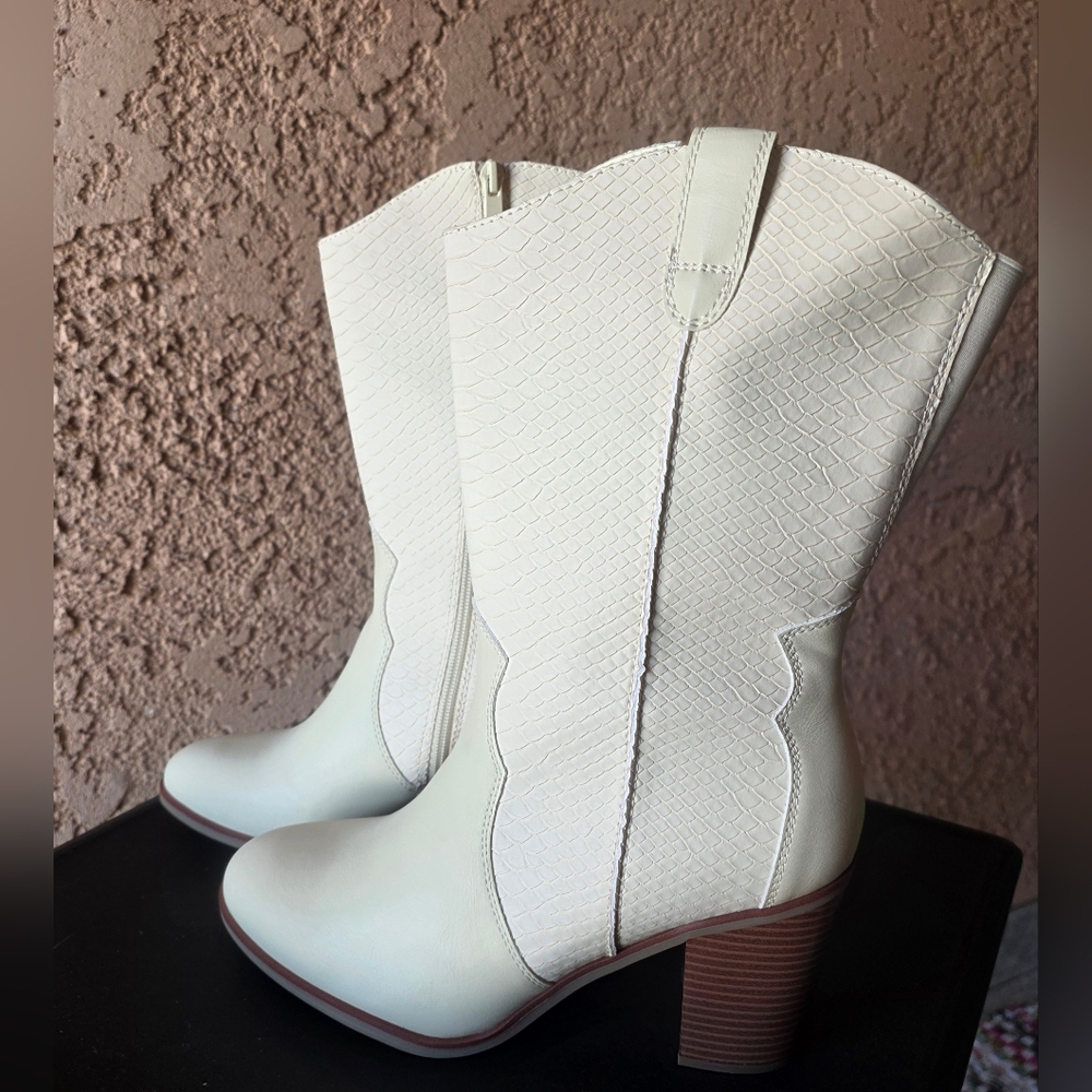 Double Wide Off White Western Women's Wide Calf Boots